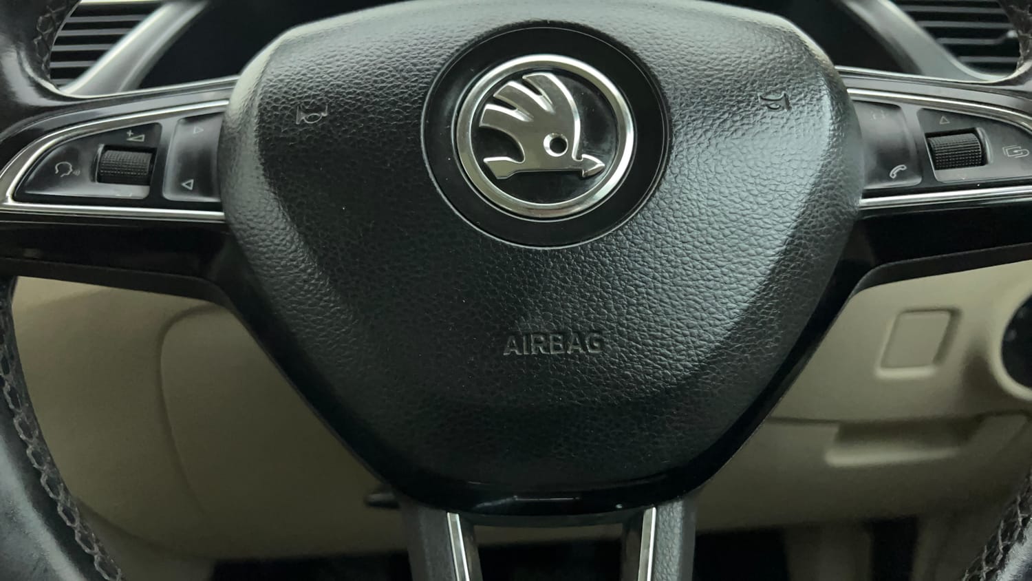 Used 2018 Skoda Superb Style TSI AT Petrol Automatic top_features Airbags