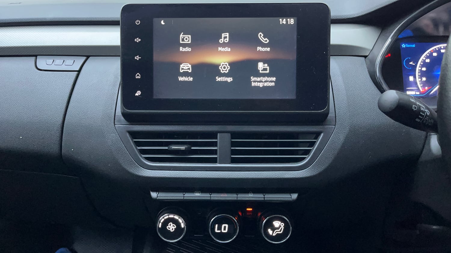 Used 2021 Renault Kiger RXZ Turbo CVT Petrol Automatic interior MUSIC SYSTEM & AC CONTROL VIEW