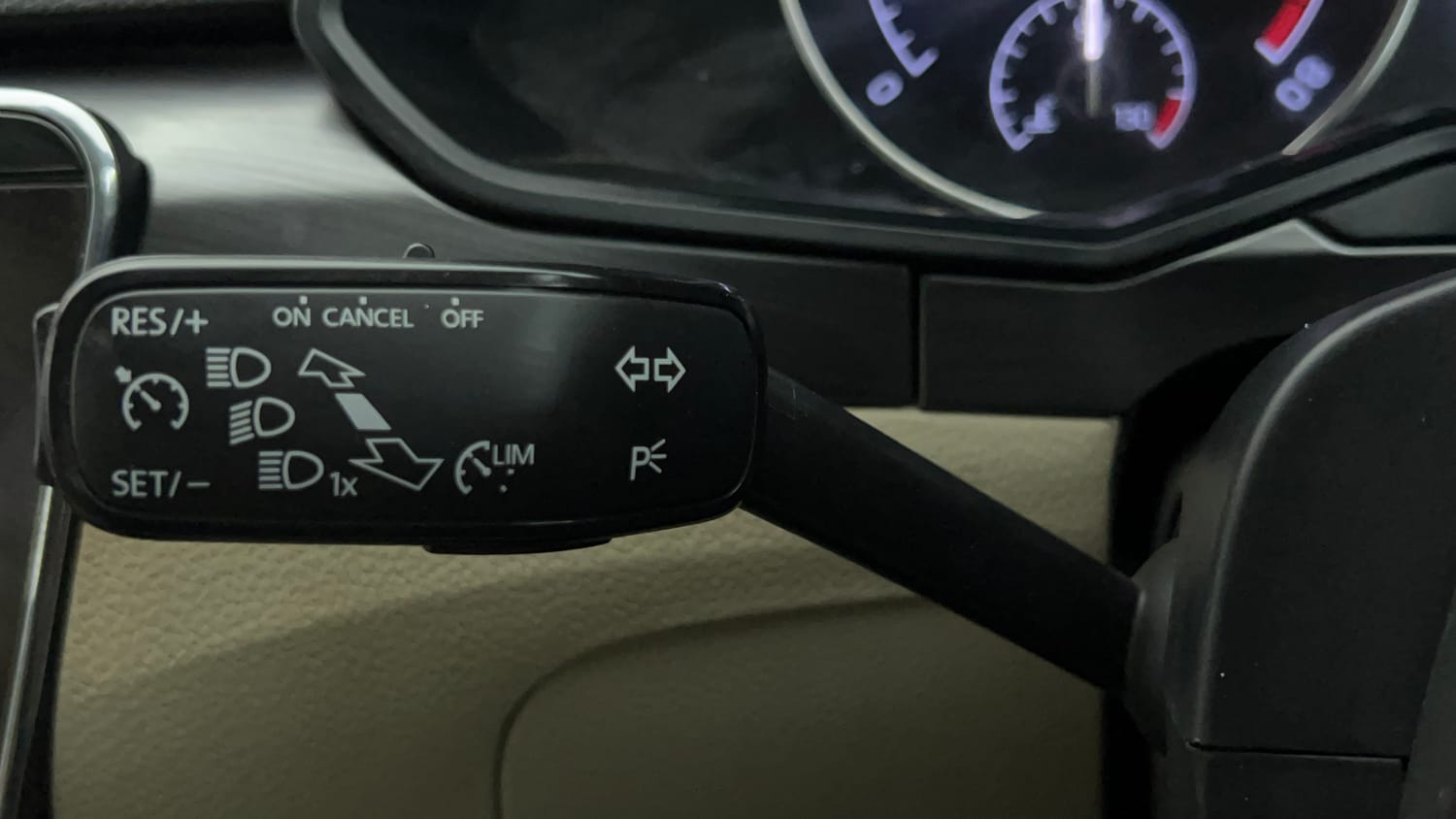 Used 2018 Skoda Superb Style TSI AT Petrol Automatic top_features Cruise control