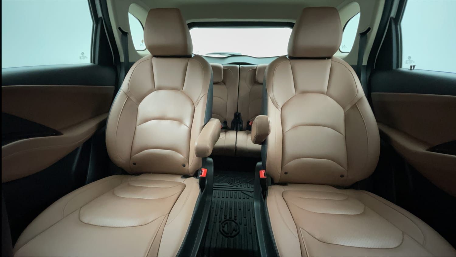 Used 2023 MG Motors Hector Plus Savvy Pro 1.5 Turbo Petrol CVT 6 STR Petrol Automatic interior REAR SEAT CONDITION VIEW