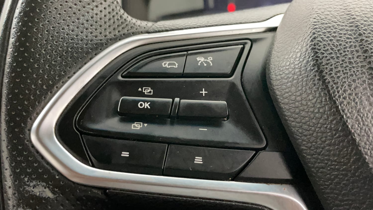 Used 2023 MG Motors Hector Plus Savvy Pro 1.5 Turbo Petrol CVT 6 STR Petrol Automatic top_features Cruise control