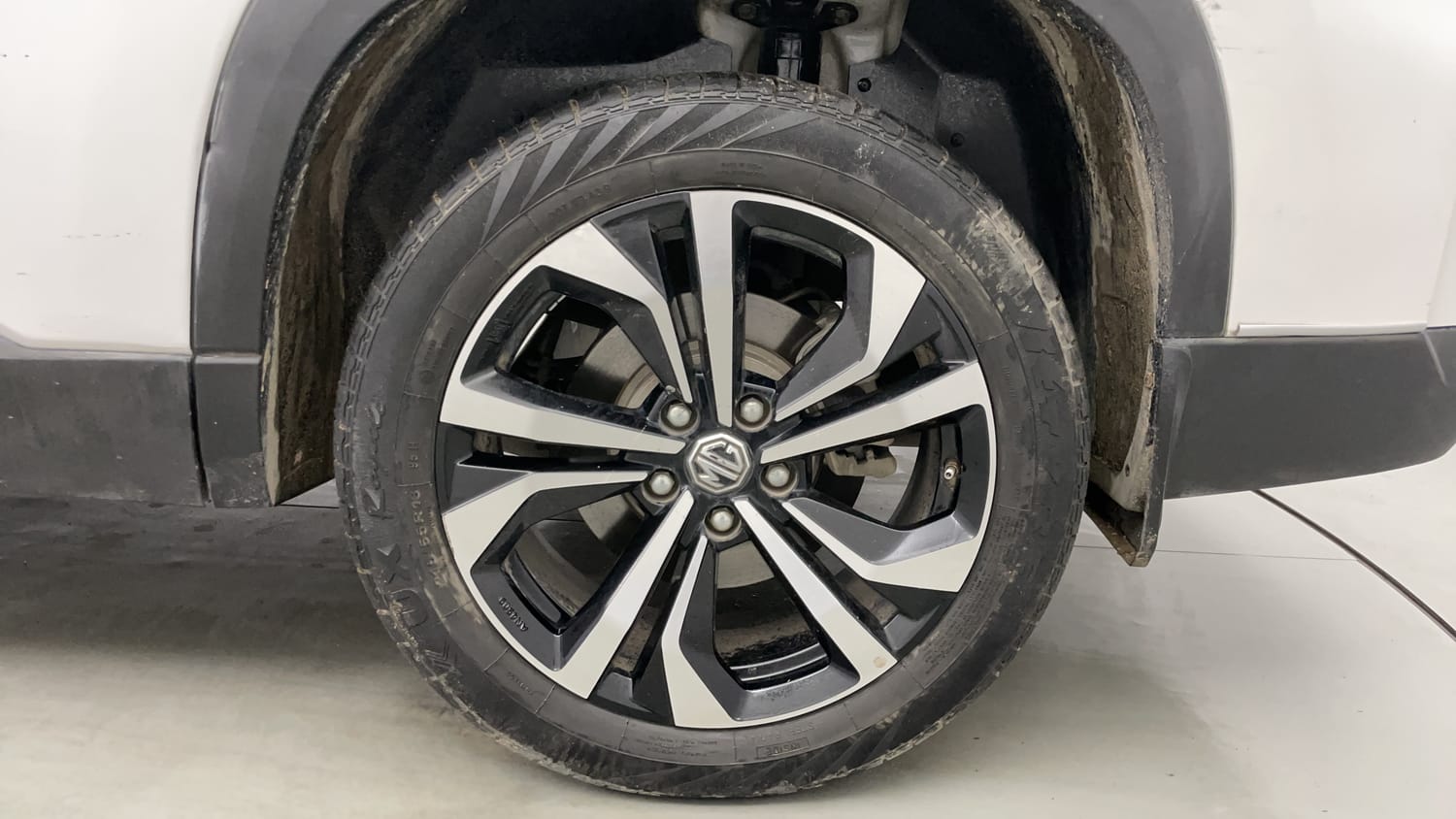 Used 2023 MG Motors Hector Plus Savvy Pro 1.5 Turbo Petrol CVT 6 STR Petrol Automatic tyres LEFT REAR TYRE RIM VIEW