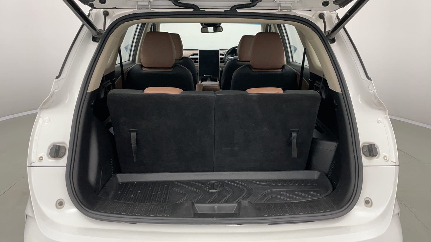 Used 2023 MG Motors Hector Plus Savvy Pro 1.5 Turbo Petrol CVT 6 STR Petrol Automatic interior DICKY INSIDE VIEW