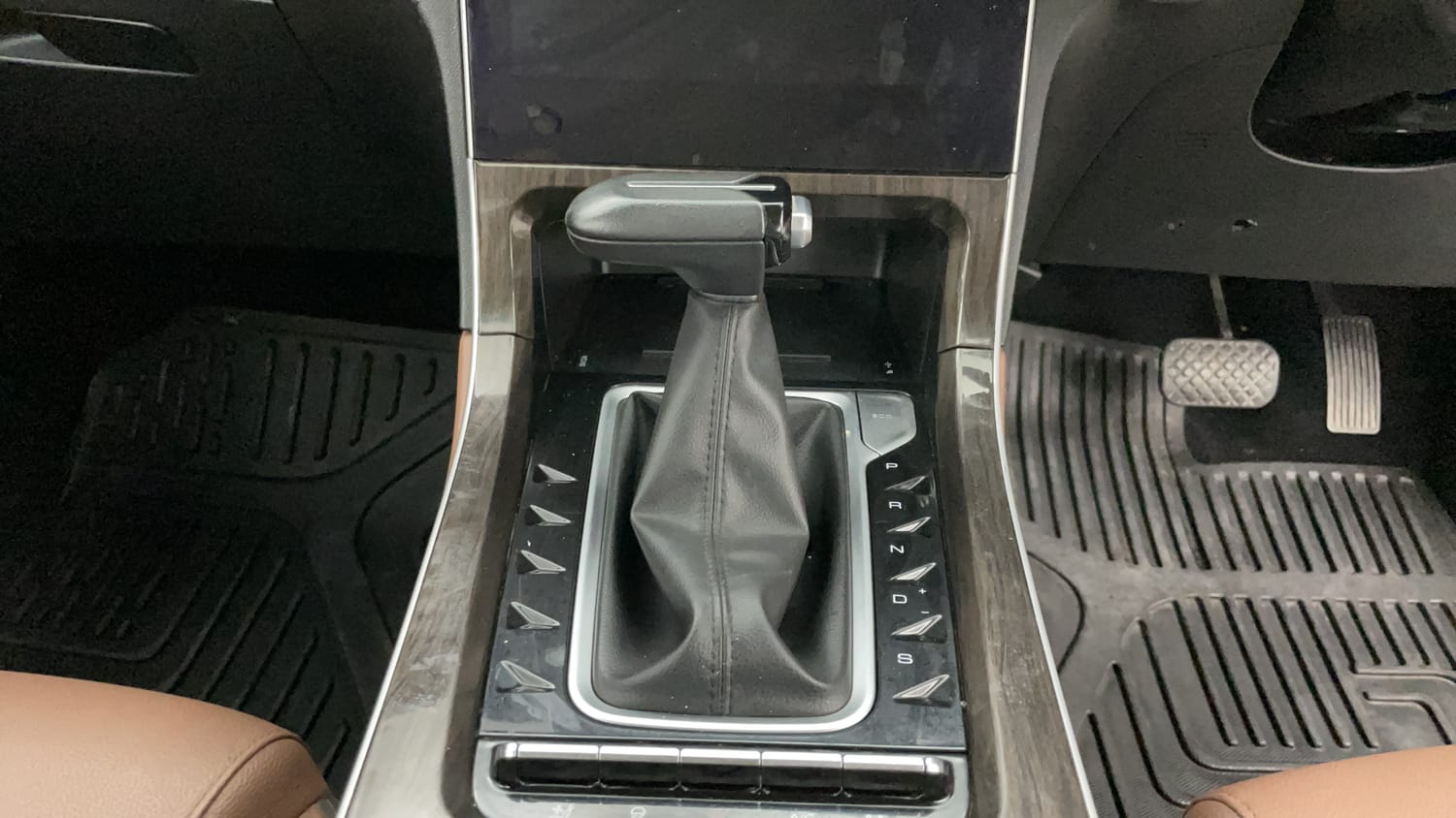 Used 2023 MG Motors Hector Plus Savvy Pro 1.5 Turbo Petrol CVT 6 STR Petrol Automatic interior GEAR  KNOB VIEW