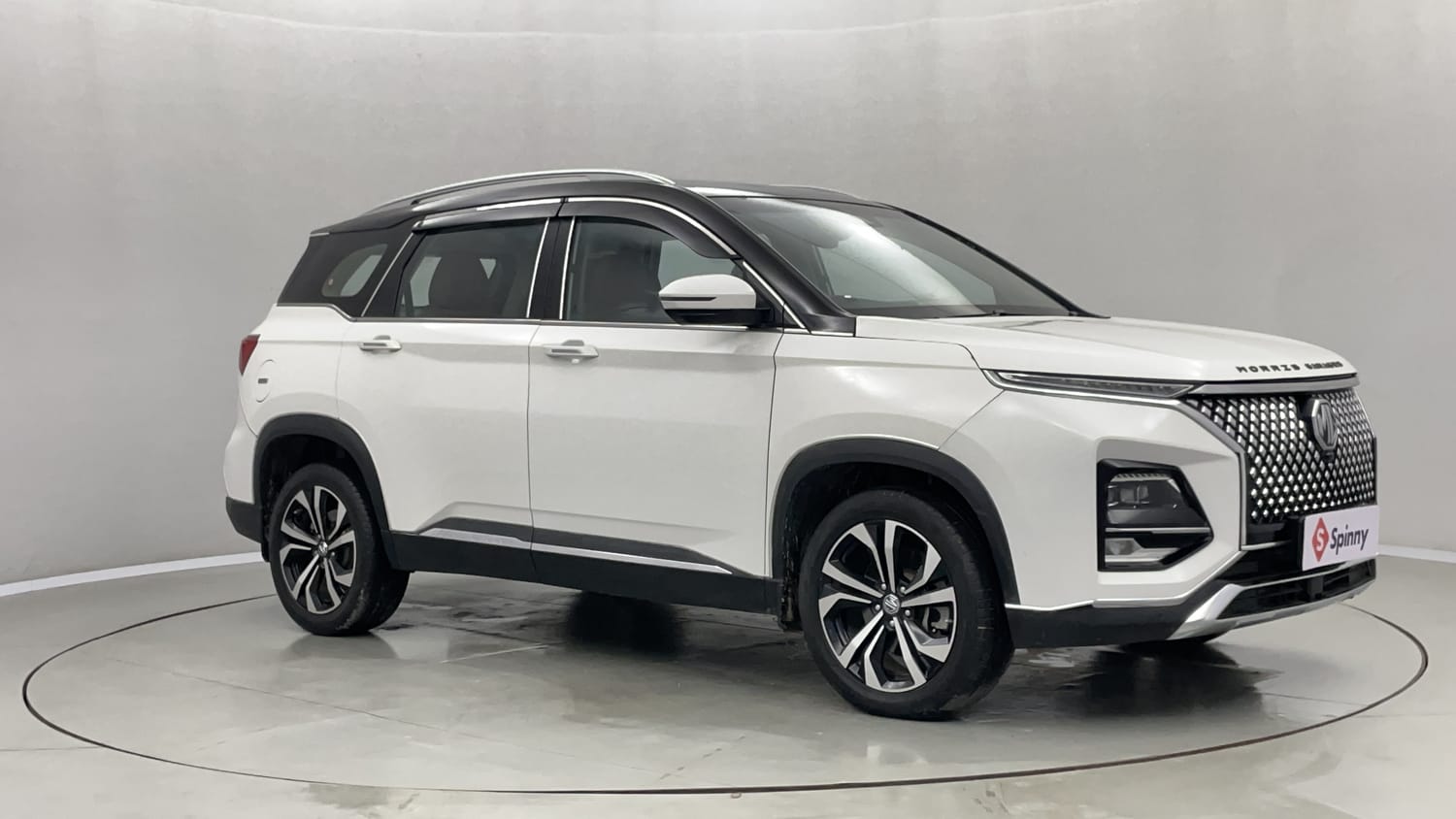 Used 2023 MG Motors Hector Plus Savvy Pro 1.5 Turbo Petrol CVT 6 STR Petrol Automatic exterior RIGHT FRONT CORNER VIEW