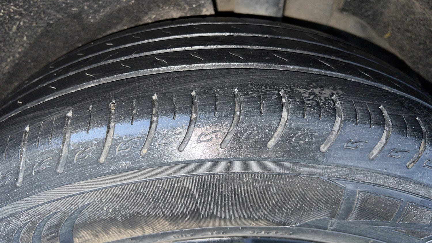 Used 2022 Kia Carens Prestige Plus 1.4 Petrol MT 7 STR Petrol Manual tyres LEFT REAR TYRE TREAD VIEW