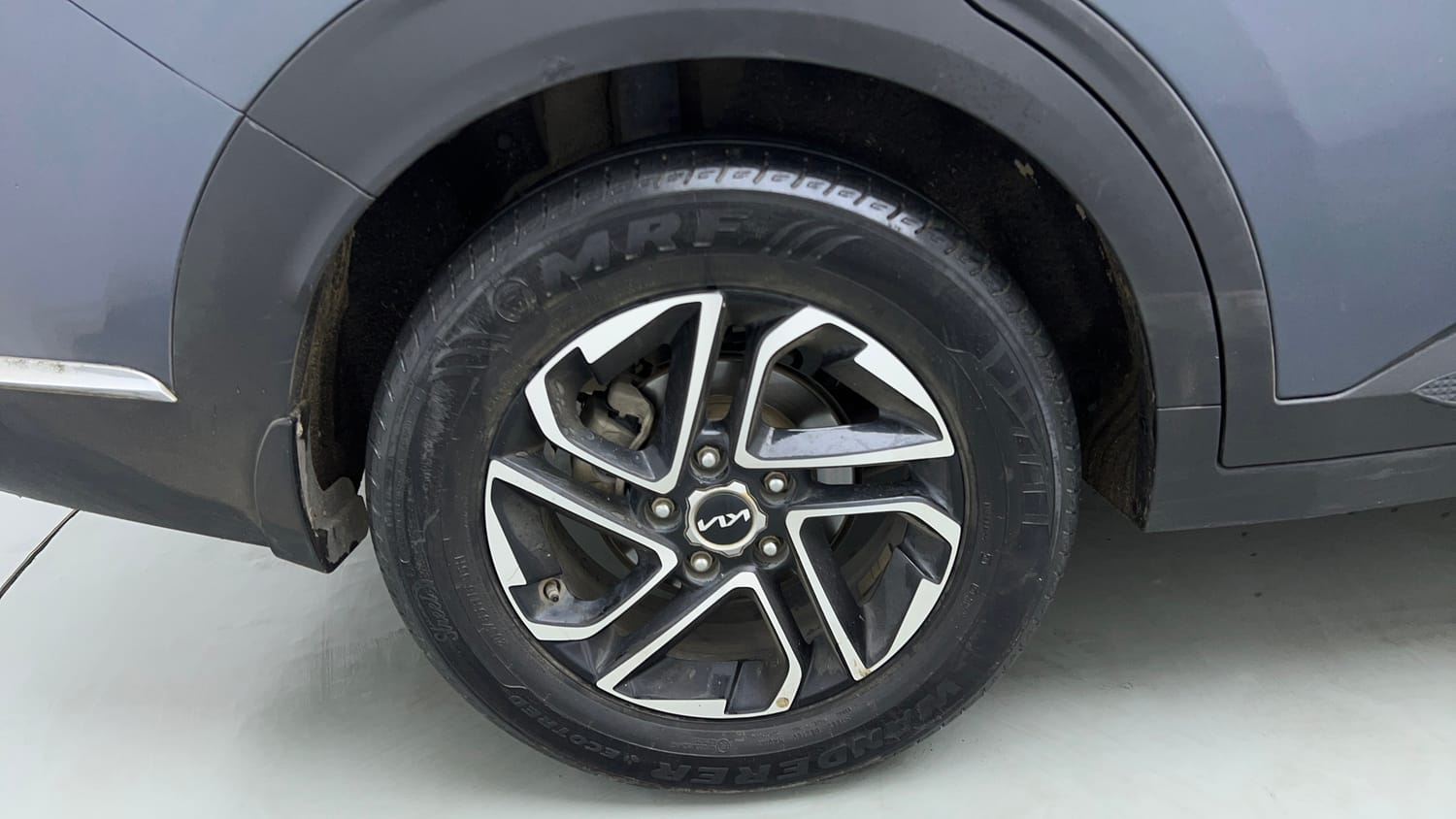 Used 2022 Kia Carens Prestige Plus 1.4 Petrol MT 7 STR Petrol Manual tyres RIGHT REAR TYRE RIM VIEW