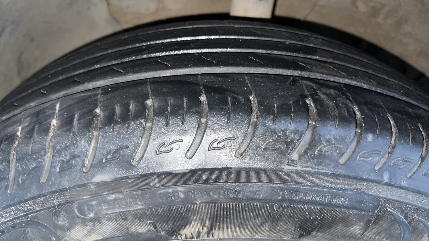 Used 2022 Kia Carens Prestige Plus 1.4 Petrol MT 7 STR Petrol Manual tyres LEFT FRONT TYRE TREAD VIEW