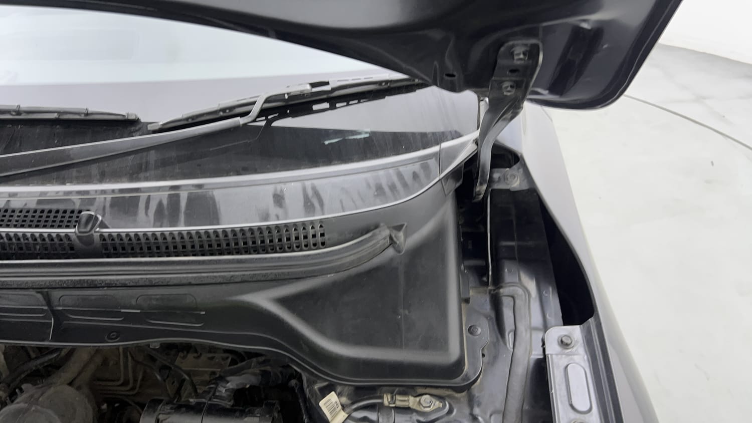 Used 2022 Kia Carens Prestige Plus 1.4 Petrol MT 7 STR Petrol Manual engine ENGINE LEFT SIDE HINGE & APRON VIEW