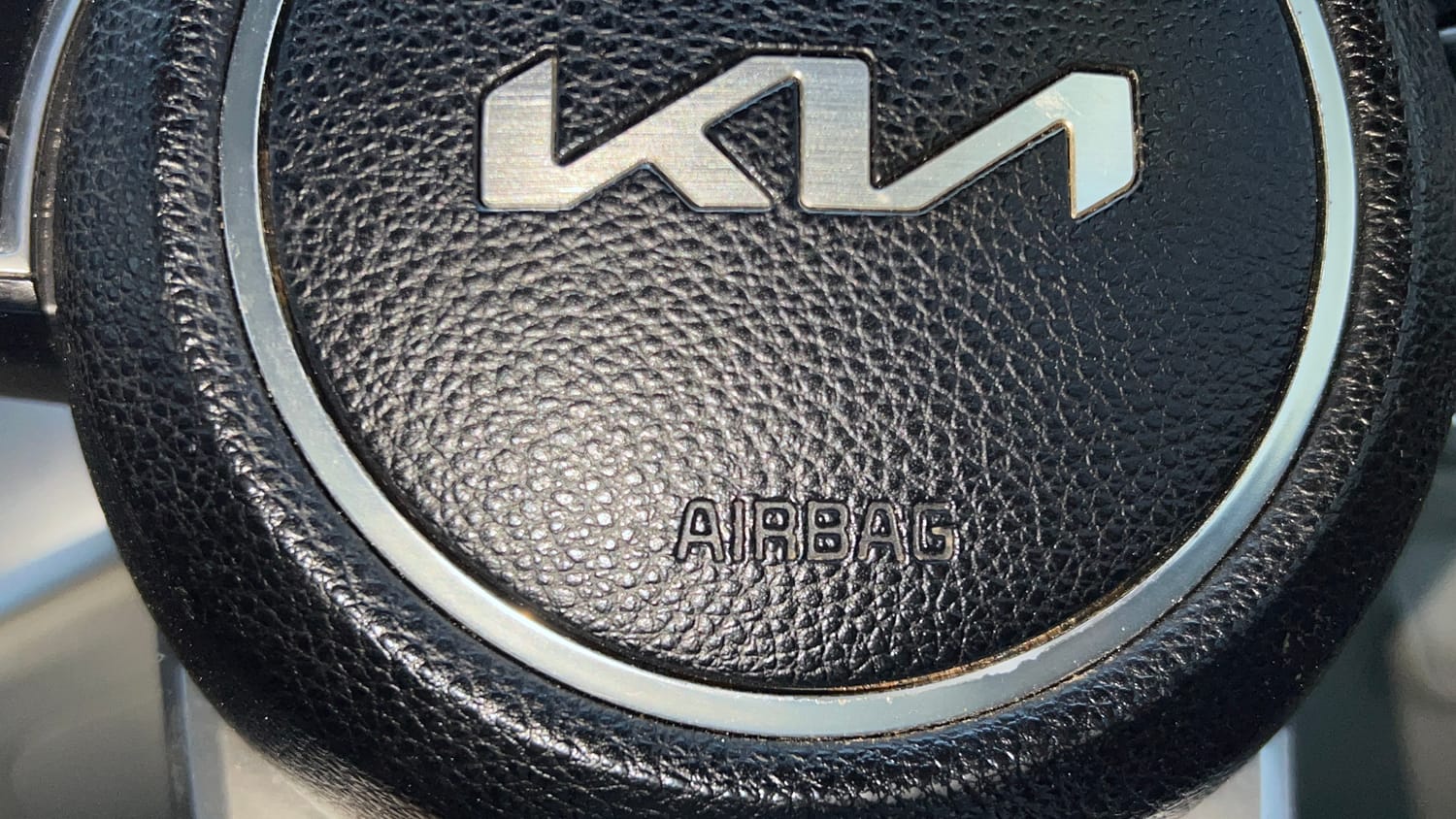 Used 2022 Kia Carens Prestige Plus 1.4 Petrol MT 7 STR Petrol Manual top_features Airbags