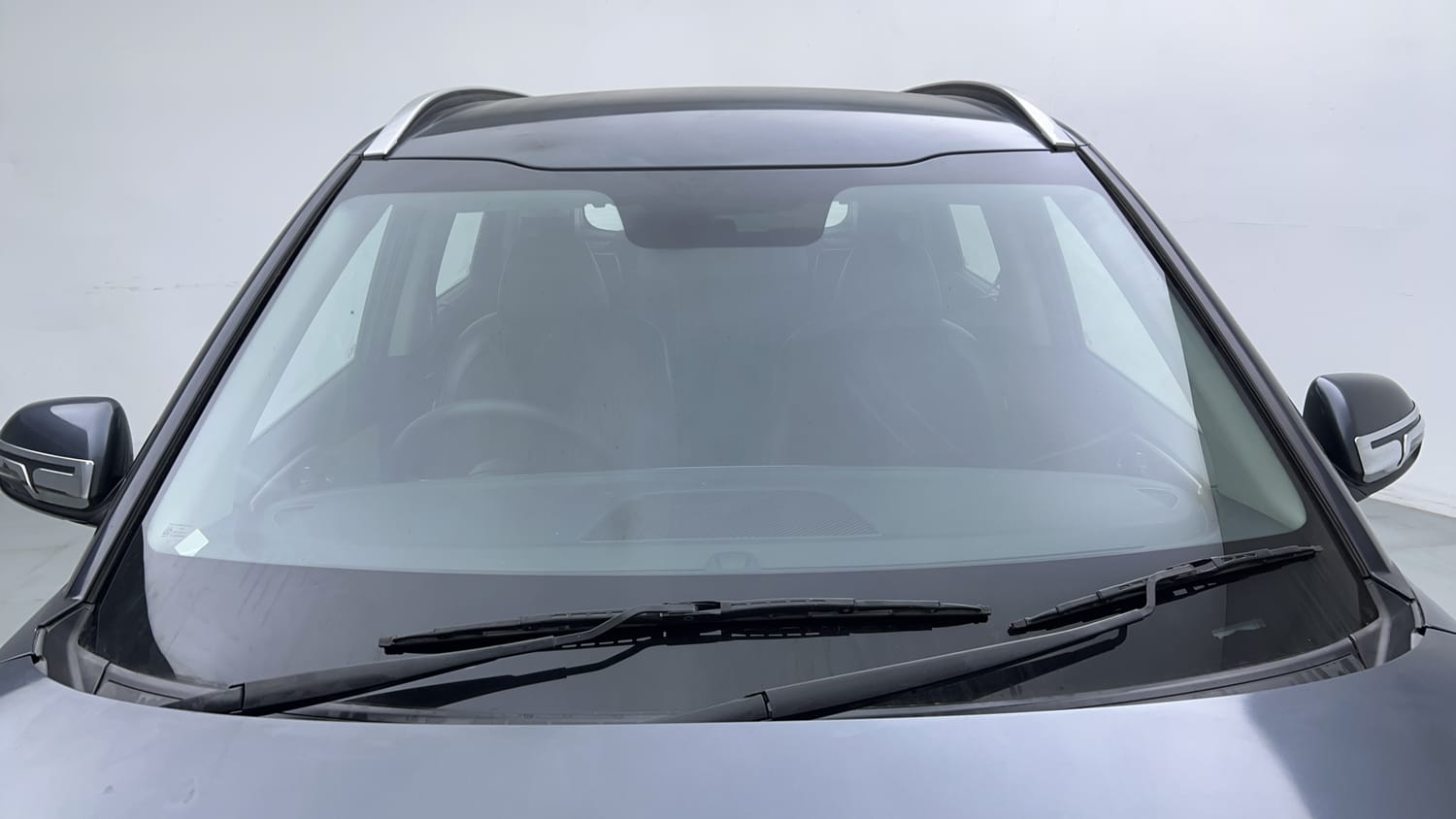 Used 2022 Kia Carens Prestige Plus 1.4 Petrol MT 7 STR Petrol Manual exterior FRONT WINDSHIELD VIEW