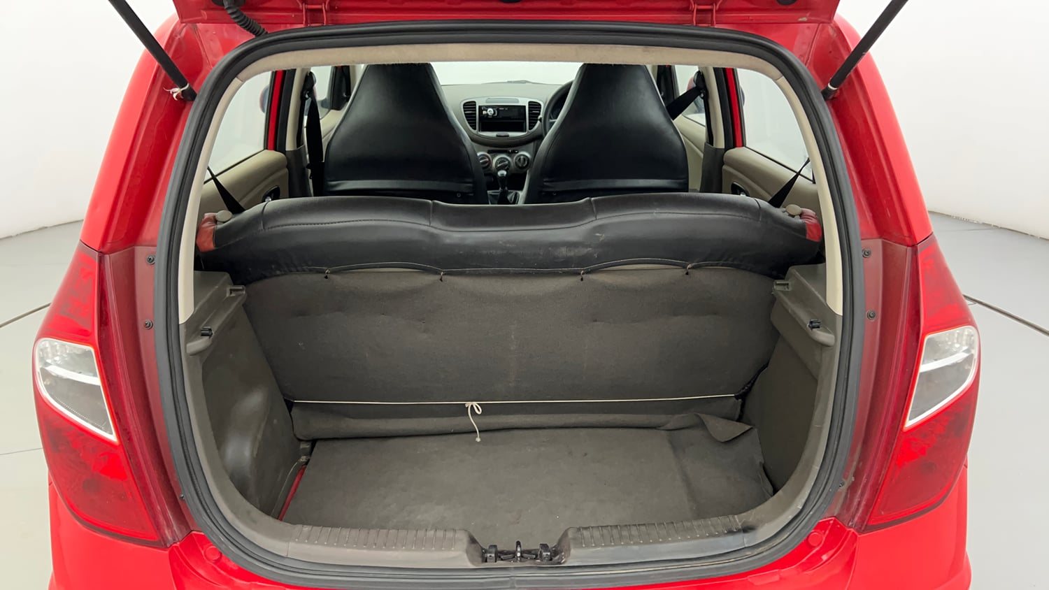 Used 2012 Hyundai i10 Magna 1.1 iRDE2 Petrol Manual interior DICKY INSIDE VIEW