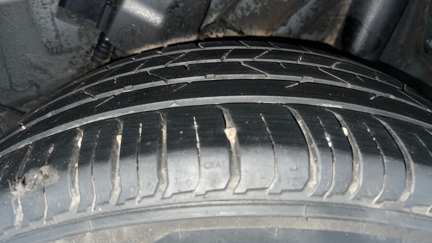 Used 2023 Hyundai Venue SX (O) 1.0 Turbo DCT Petrol Automatic tyres LEFT REAR TYRE TREAD VIEW