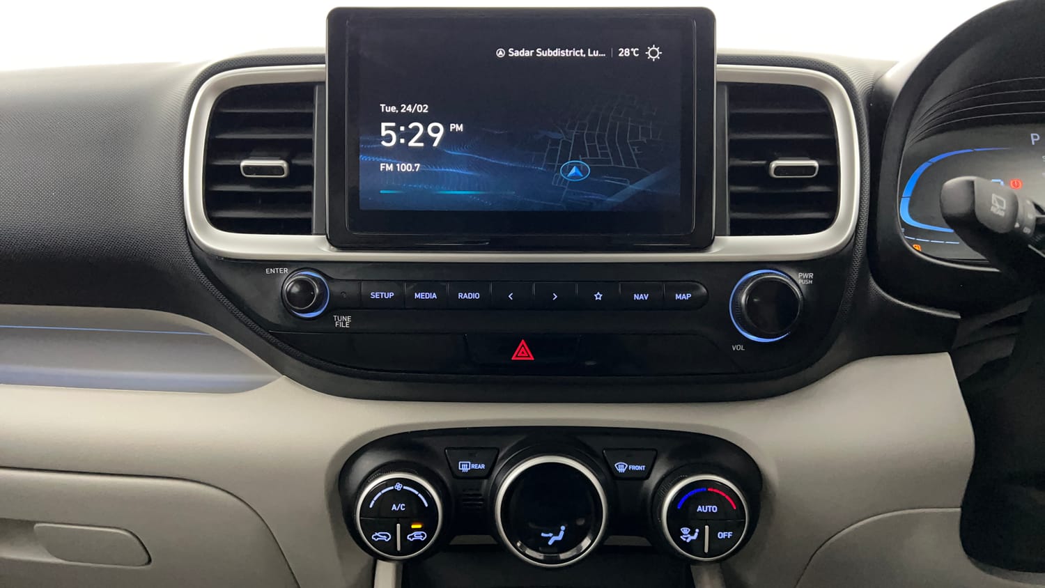 Used 2023 Hyundai Venue SX (O) 1.0 Turbo DCT Petrol Automatic interior MUSIC SYSTEM & AC CONTROL VIEW