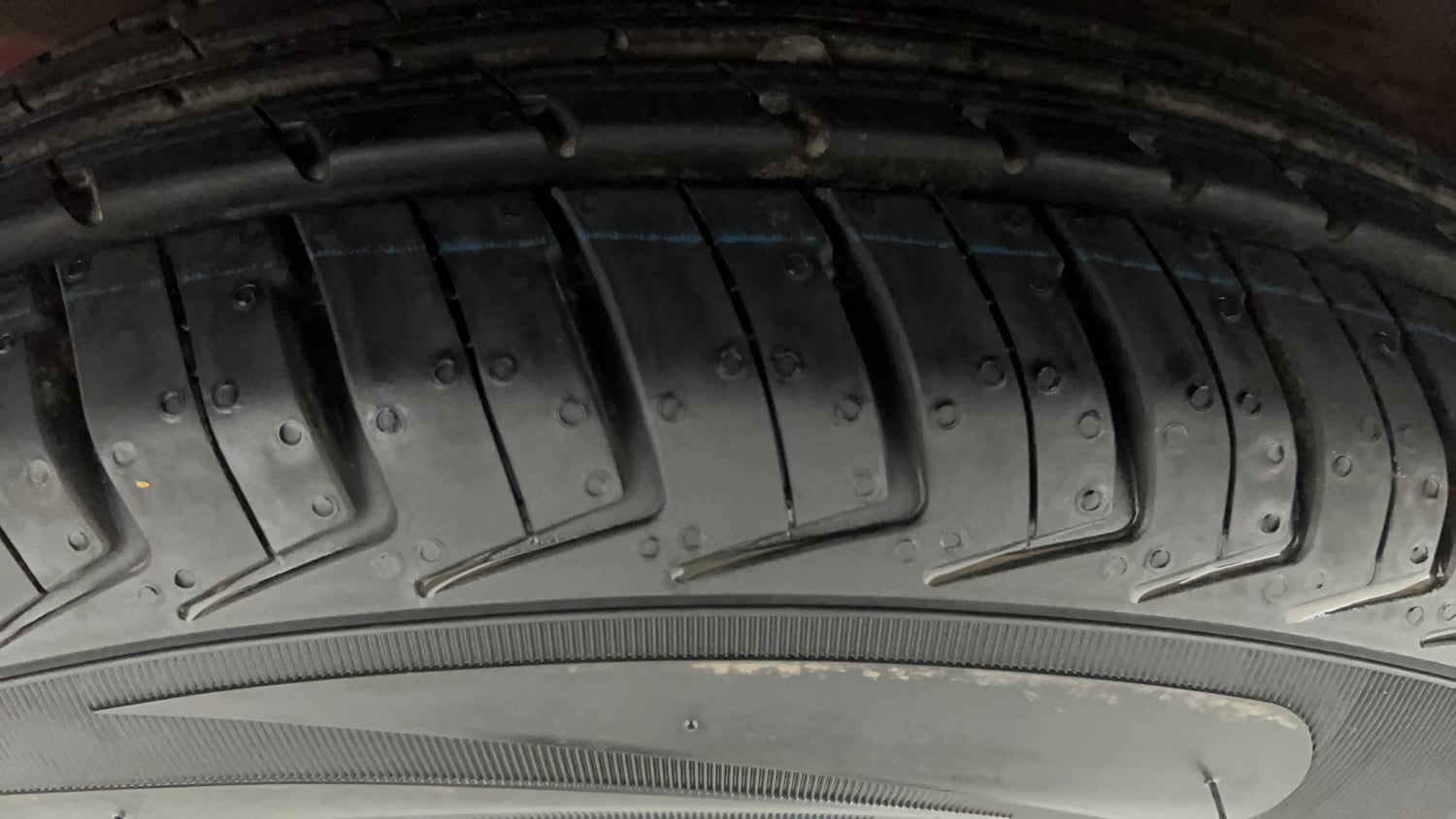 Used 2012 Hyundai i10 Magna 1.1 iRDE2 Petrol Manual tyres LEFT FRONT TYRE TREAD VIEW