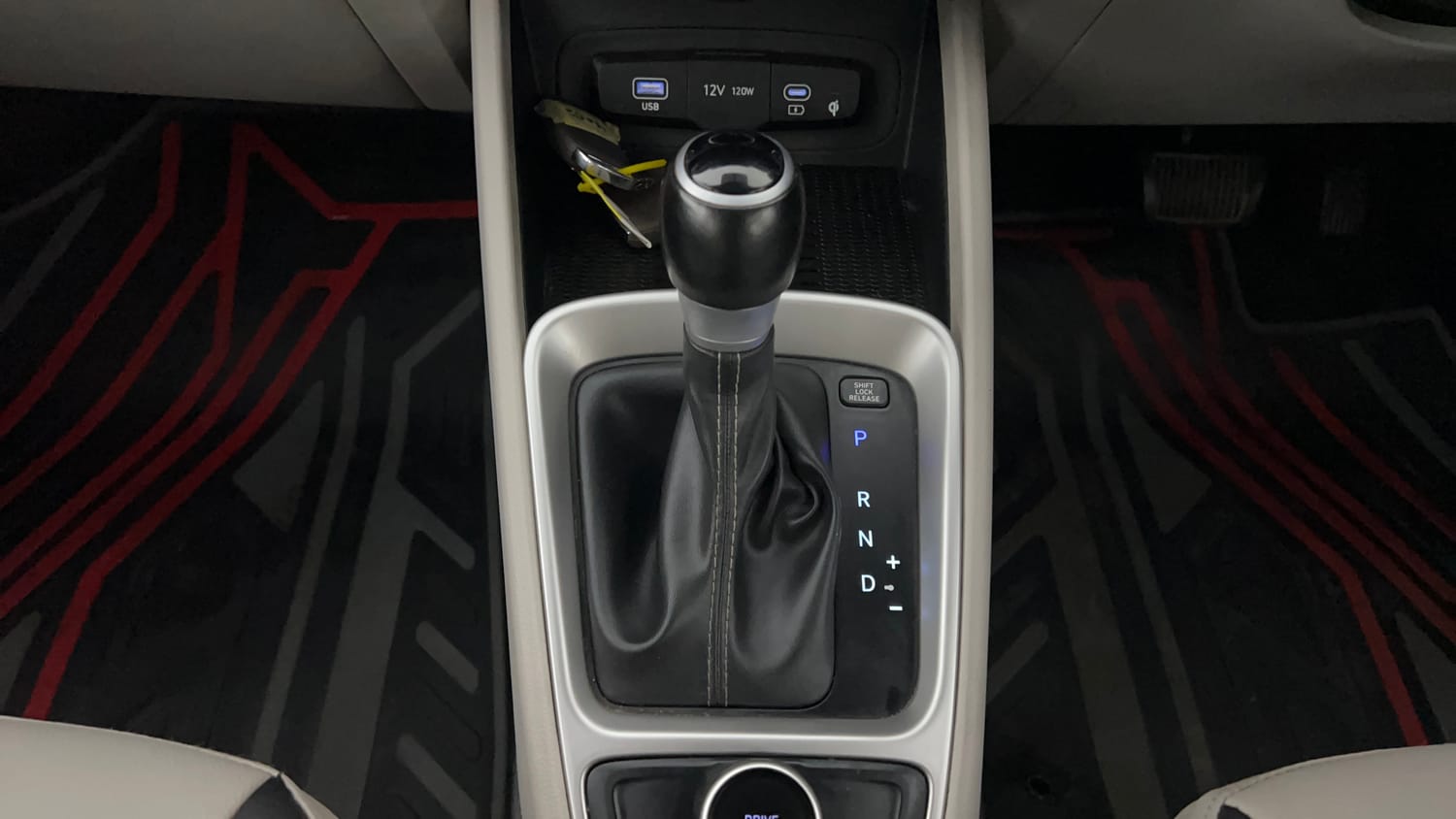 Used 2023 Hyundai Venue SX (O) 1.0 Turbo DCT Petrol Automatic interior GEAR  KNOB VIEW