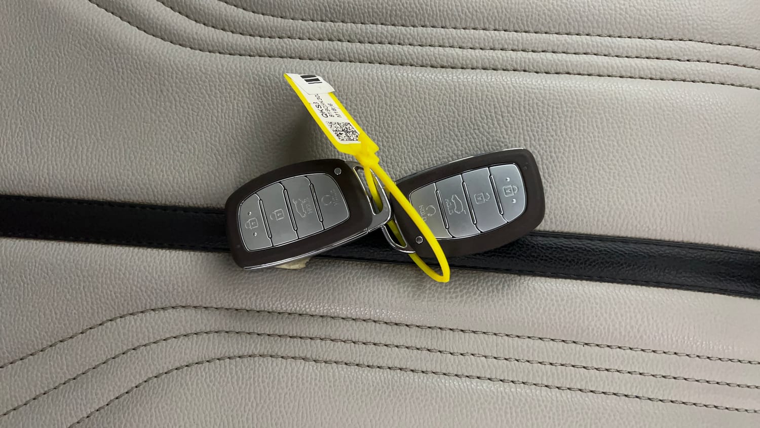 Used 2023 Hyundai Venue SX (O) 1.0 Turbo DCT Petrol Automatic extra CAR KEY VIEW