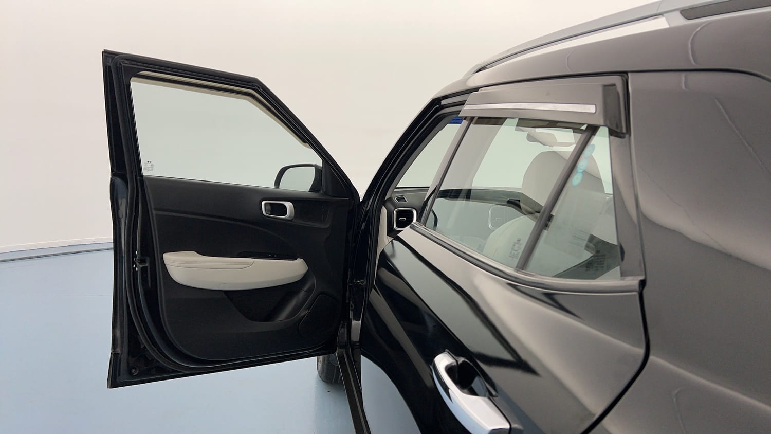 Used 2023 Hyundai Venue SX (O) 1.0 Turbo DCT Petrol Automatic interior LEFT FRONT DOOR OPEN VIEW