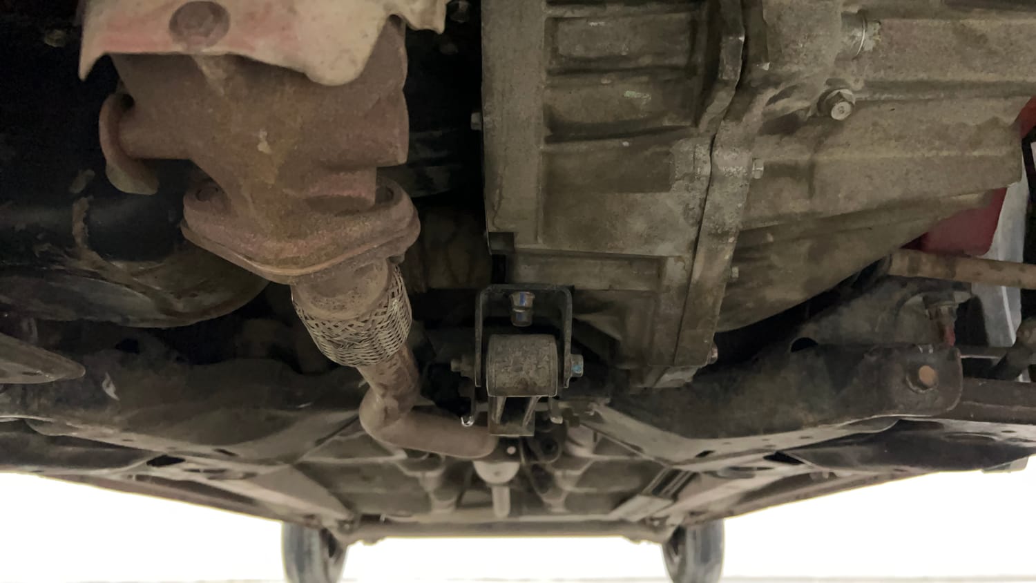 Used 2012 Hyundai i10 Magna 1.1 iRDE2 Petrol Manual extra FRONT LEFT UNDERBODY VIEW