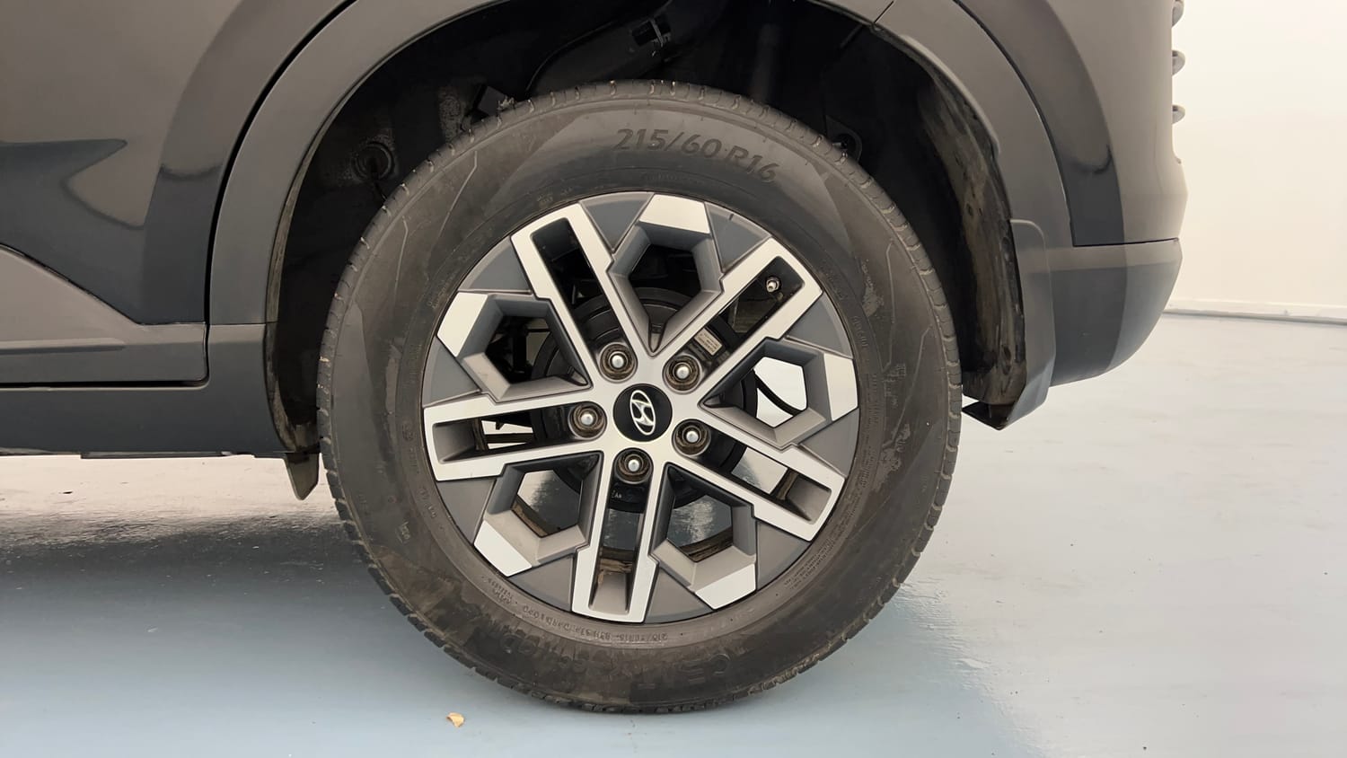 Used 2023 Hyundai Venue SX (O) 1.0 Turbo DCT Petrol Automatic tyres LEFT REAR TYRE RIM VIEW