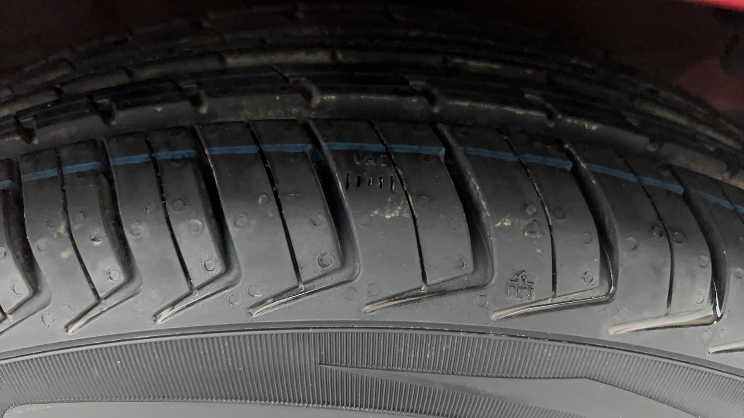 Used 2012 Hyundai i10 Magna 1.1 iRDE2 Petrol Manual tyres RIGHT FRONT TYRE TREAD VIEW