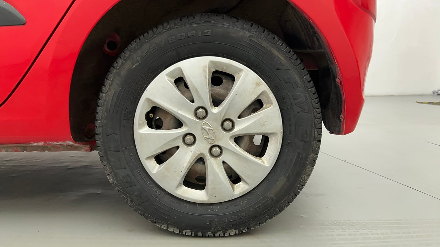Used 2012 Hyundai i10 Magna 1.1 iRDE2 Petrol Manual tyres LEFT REAR TYRE RIM VIEW