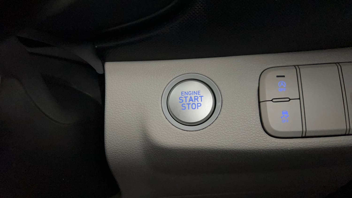 Used 2023 Hyundai Venue SX (O) 1.0 Turbo DCT Petrol Automatic top_features Keyless start
