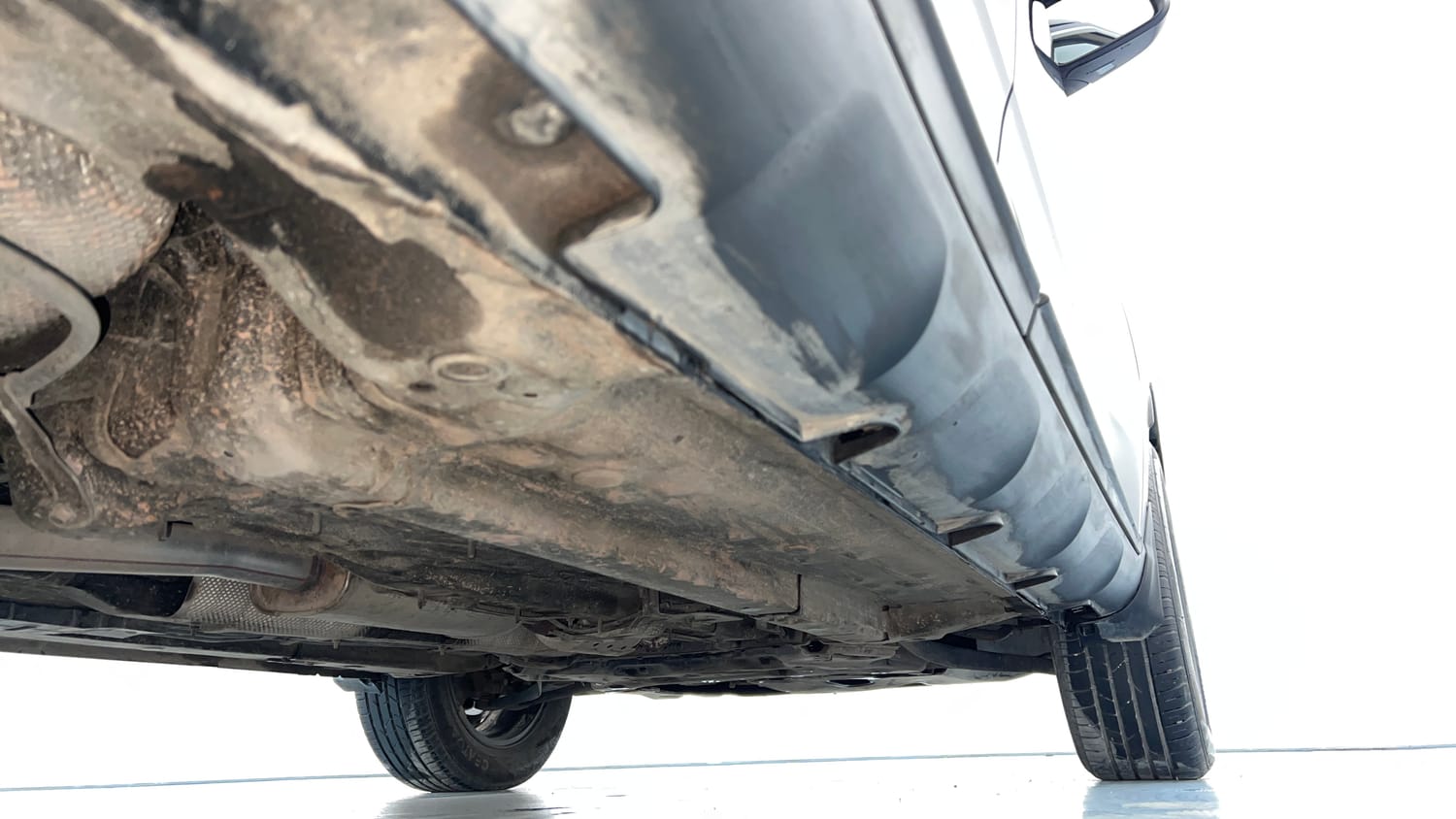 Used 2023 Hyundai Venue SX (O) 1.0 Turbo DCT Petrol Automatic extra REAR RIGHT UNDERBODY VIEW