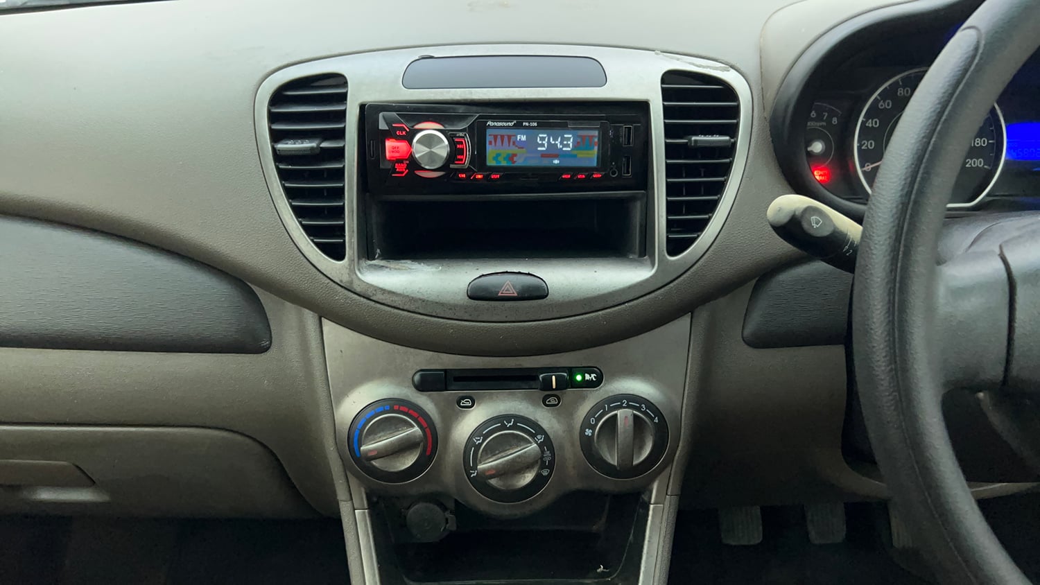 Used 2012 Hyundai i10 Magna 1.1 iRDE2 Petrol Manual interior MUSIC SYSTEM & AC CONTROL VIEW