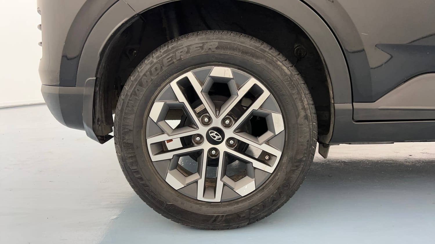 Used 2023 Hyundai Venue SX (O) 1.0 Turbo DCT Petrol Automatic tyres RIGHT REAR TYRE RIM VIEW