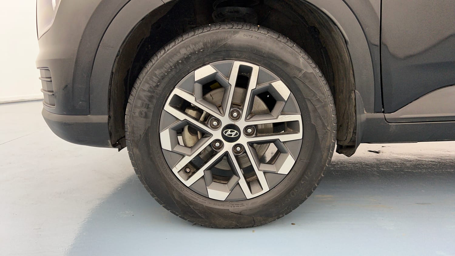 Used 2023 Hyundai Venue SX (O) 1.0 Turbo DCT Petrol Automatic tyres LEFT FRONT TYRE RIM VIEW