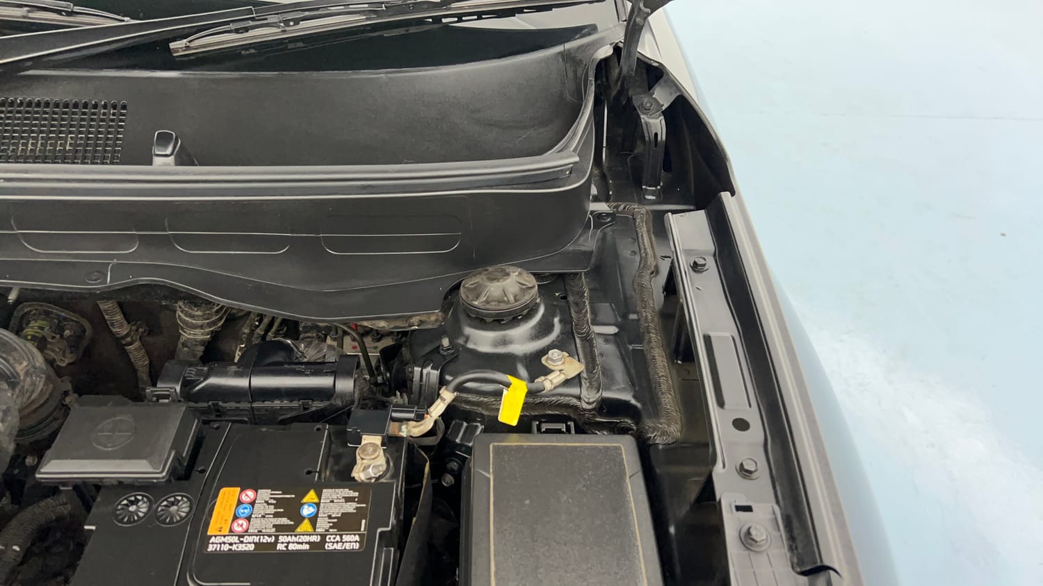 Used 2023 Hyundai Venue SX (O) 1.0 Turbo DCT Petrol Automatic engine ENGINE LEFT SIDE HINGE & APRON VIEW