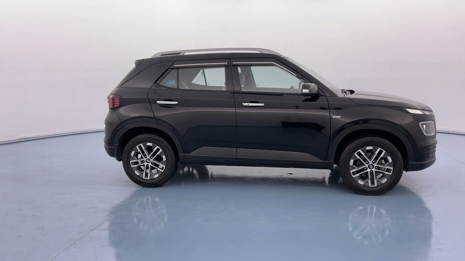 Used 2023 Hyundai Venue SX (O) 1.0 Turbo DCT Petrol Automatic exterior RIGHT SIDE VIEW