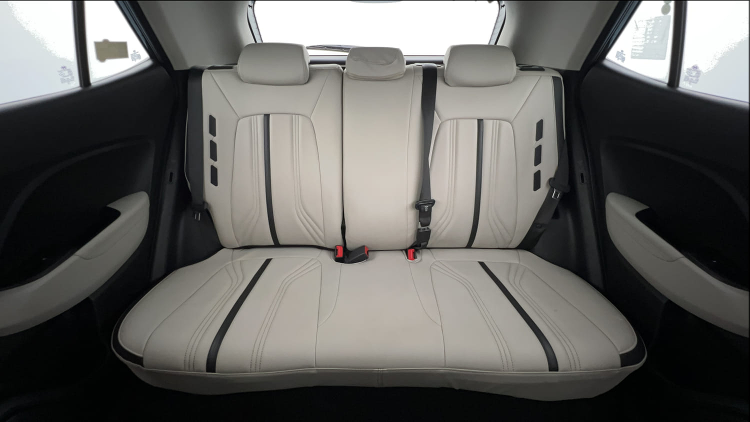 Used 2023 Hyundai Venue SX (O) 1.0 Turbo DCT Petrol Automatic interior REAR SEAT CONDITION VIEW