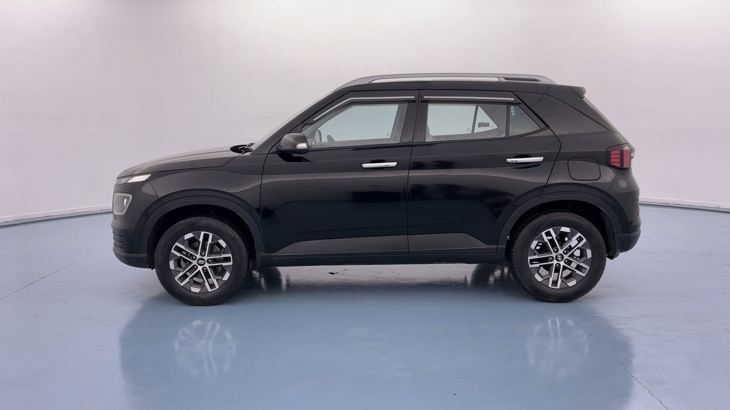 Used 2023 Hyundai Venue SX (O) 1.0 Turbo DCT Petrol Automatic exterior LEFT SIDE VIEW