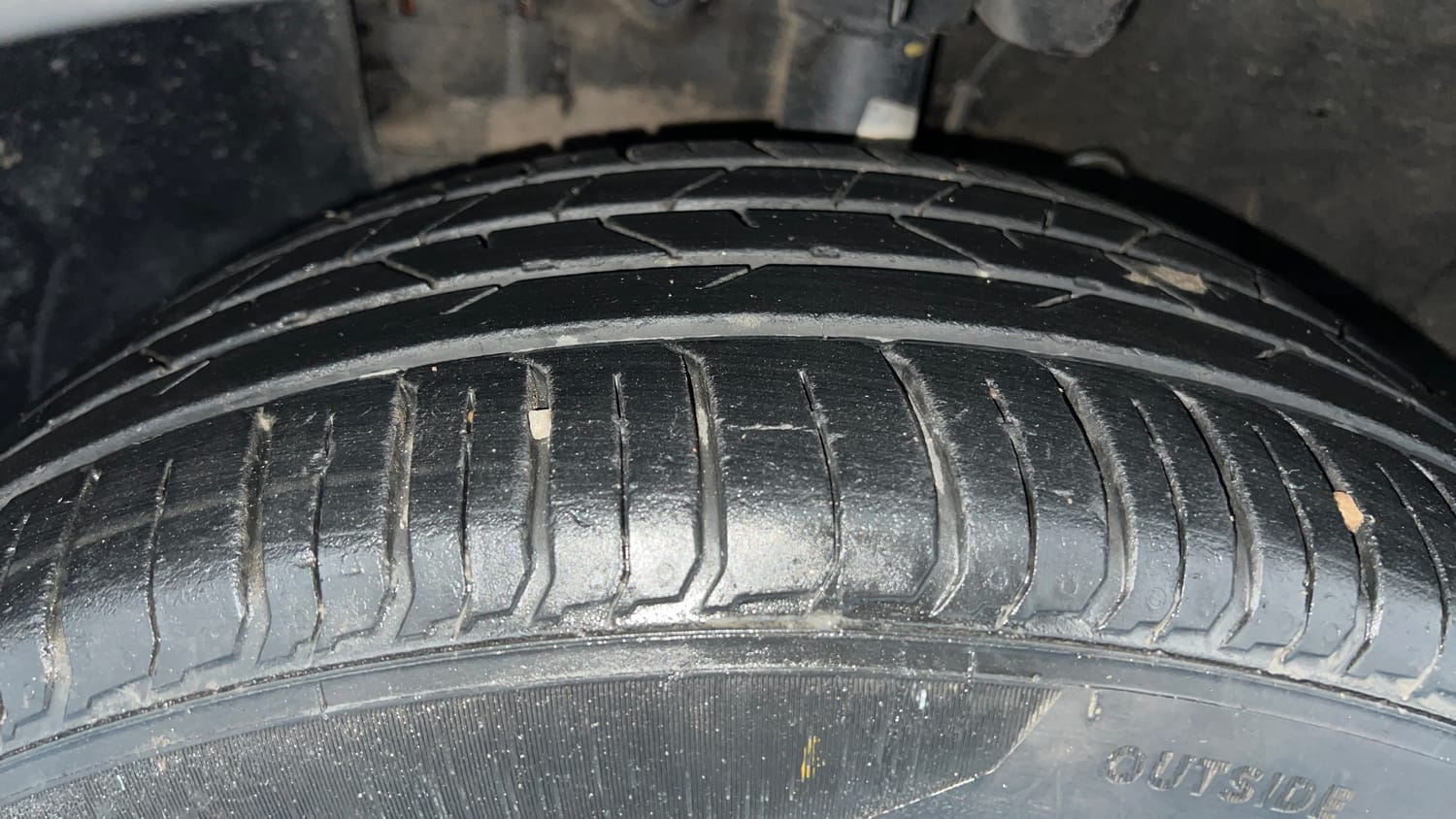 Used 2023 Hyundai Venue SX (O) 1.0 Turbo DCT Petrol Automatic tyres LEFT FRONT TYRE TREAD VIEW