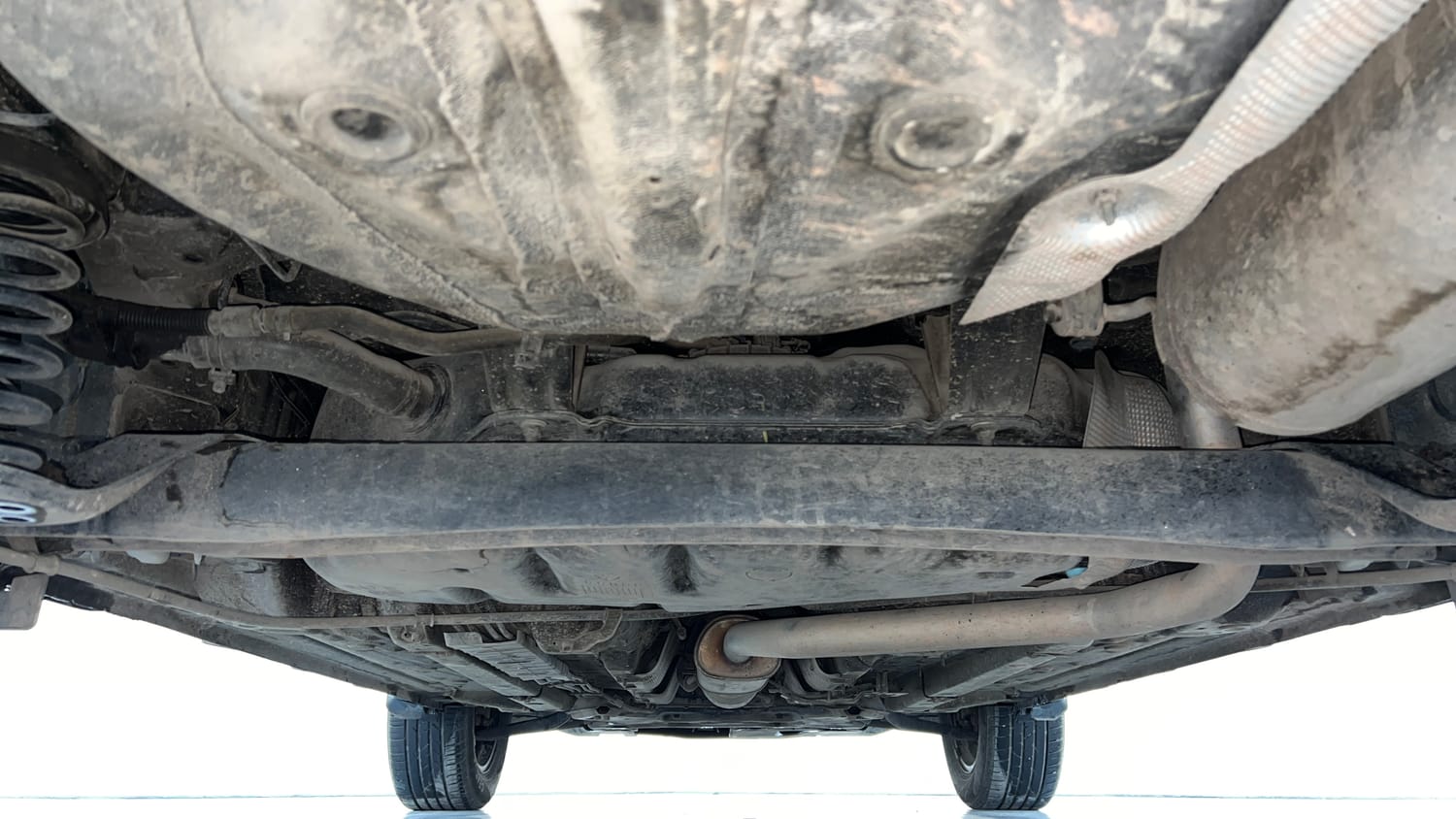 Used 2023 Hyundai Venue SX (O) 1.0 Turbo DCT Petrol Automatic extra REAR UNDERBODY VIEW (TAKEN FROM REAR)