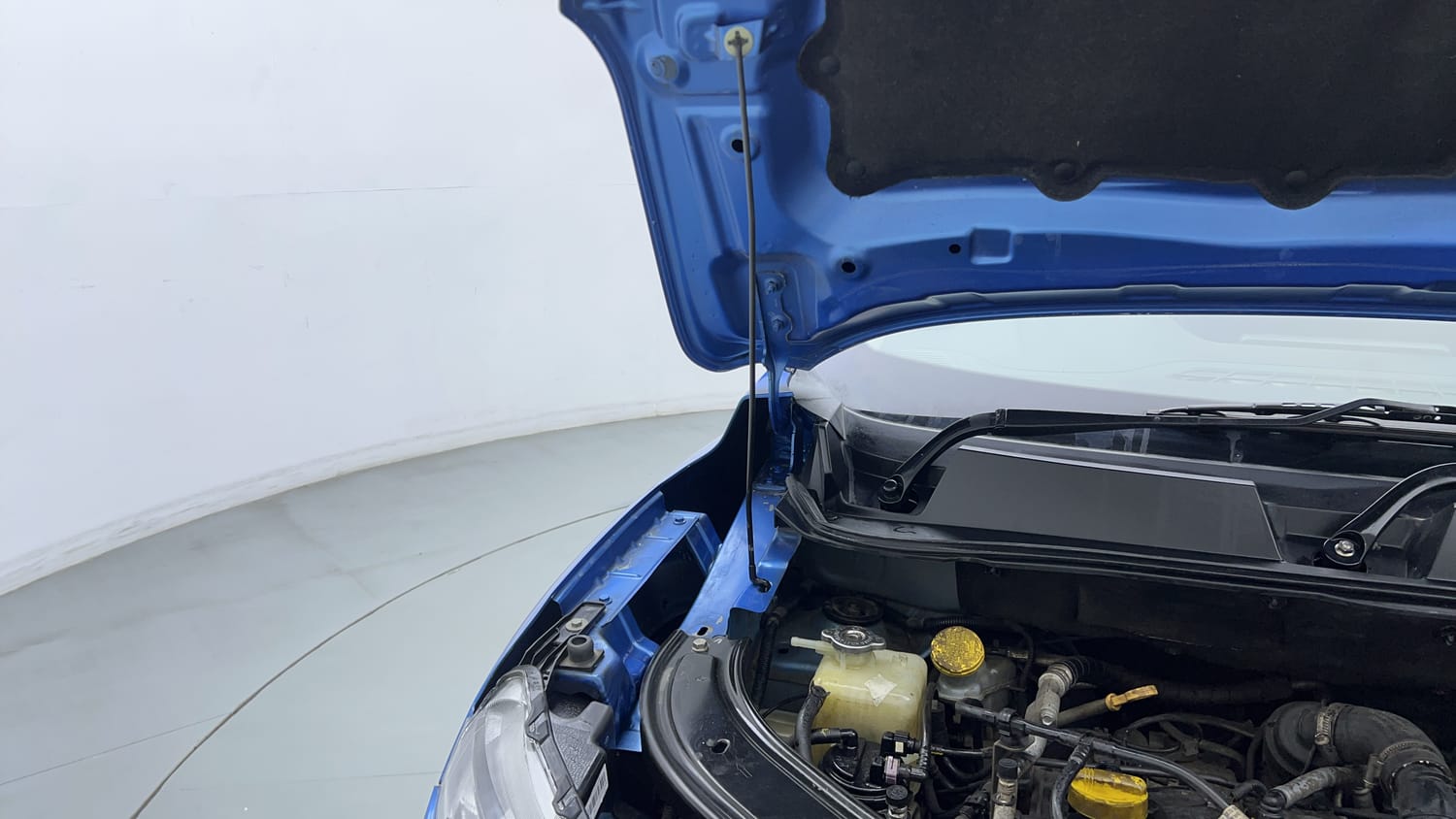 Used 2022 Renault Kiger RXZ Turbo CVT Dual Tone Petrol Automatic engine ENGINE RIGHT SIDE HINGE & APRON VIEW