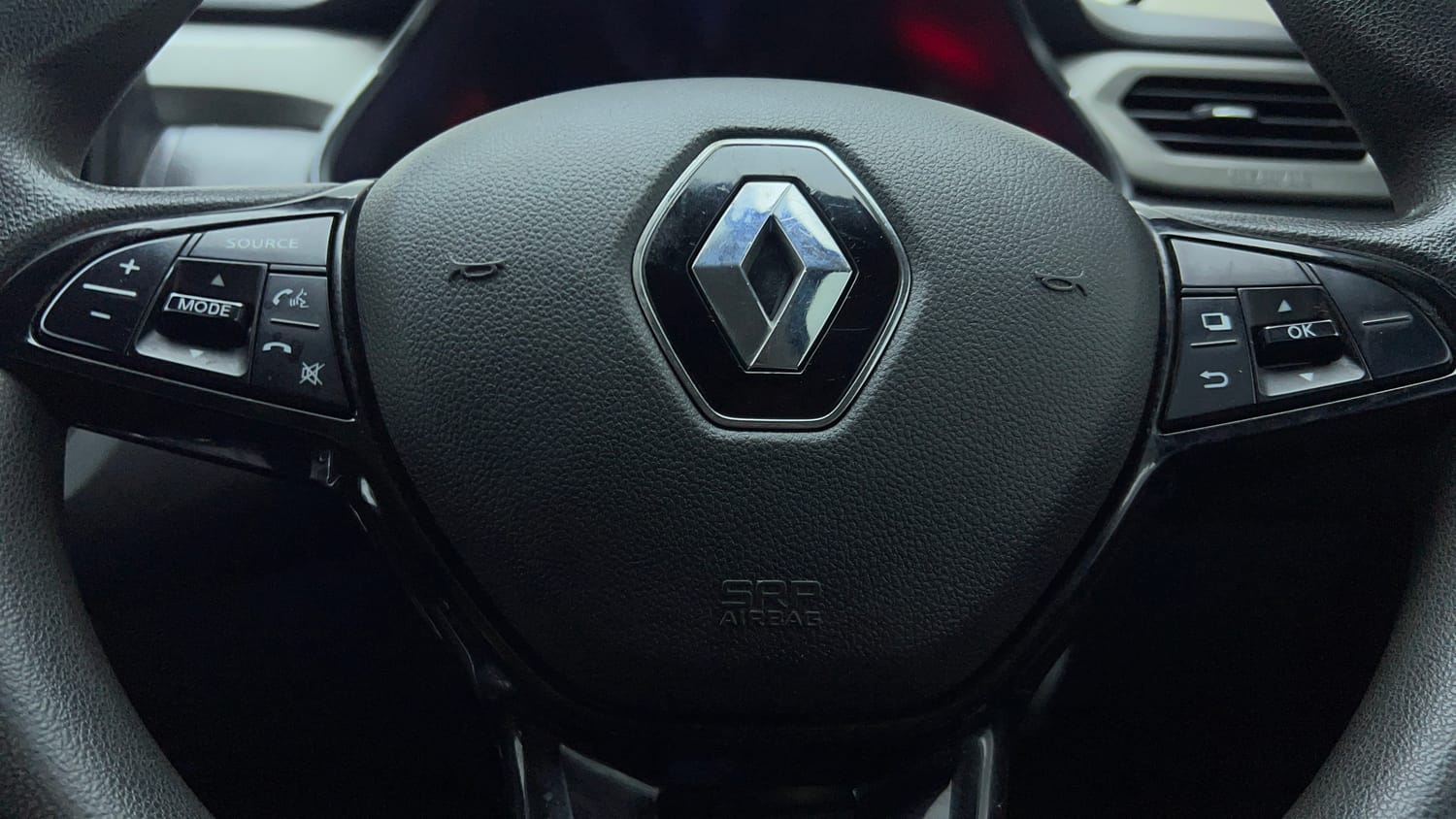 Used 2022 Renault Kiger RXZ Turbo CVT Dual Tone Petrol Automatic top_features Airbags