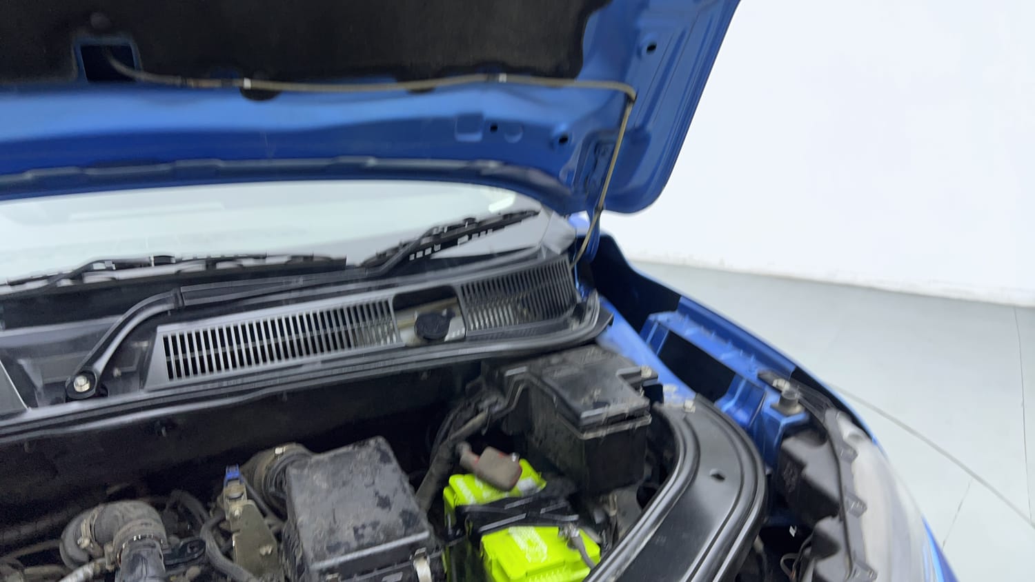 Used 2022 Renault Kiger RXZ Turbo CVT Dual Tone Petrol Automatic engine ENGINE LEFT SIDE HINGE & APRON VIEW