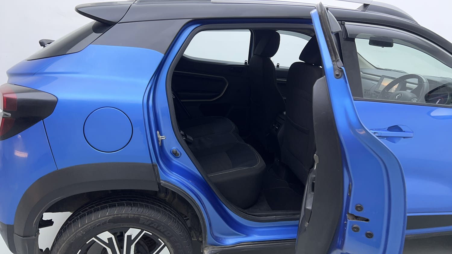 Used 2022 Renault Kiger RXZ Turbo CVT Dual Tone Petrol Automatic interior RIGHT SIDE REAR DOOR CABIN VIEW