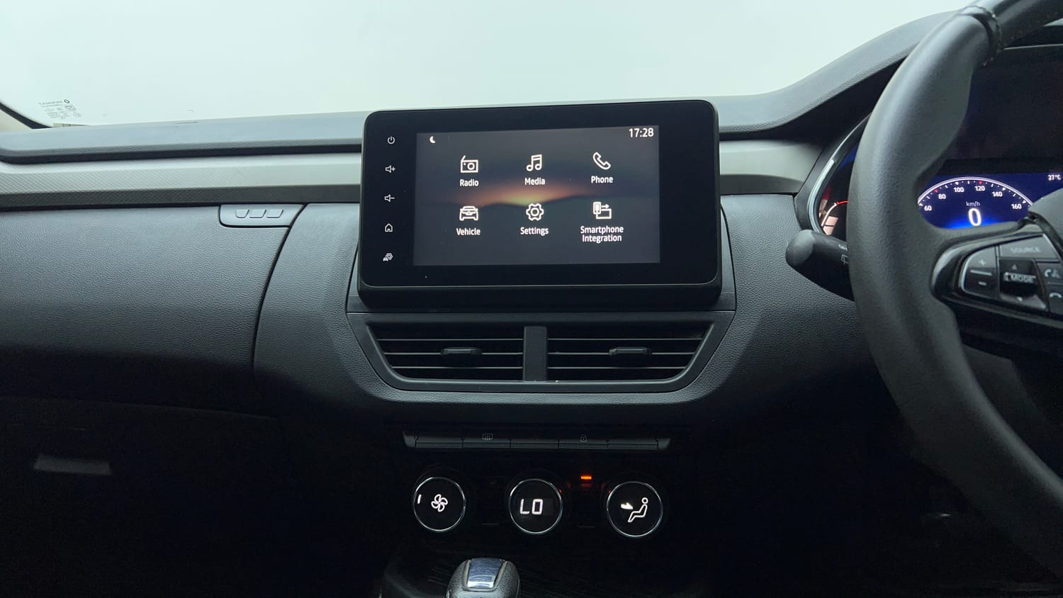 Used 2022 Renault Kiger RXZ Turbo CVT Dual Tone Petrol Automatic top_features Integrated (in-dash) music system