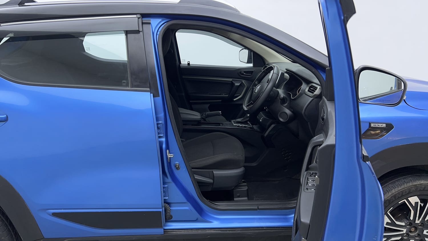 Used 2022 Renault Kiger RXZ Turbo CVT Dual Tone Petrol Automatic interior RIGHT SIDE FRONT DOOR CABIN VIEW