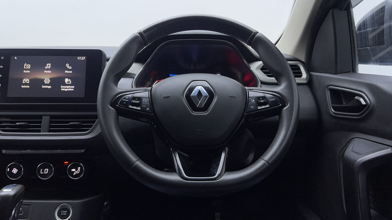 Used 2022 Renault Kiger RXZ Turbo CVT Dual Tone Petrol Automatic interior STEERING VIEW