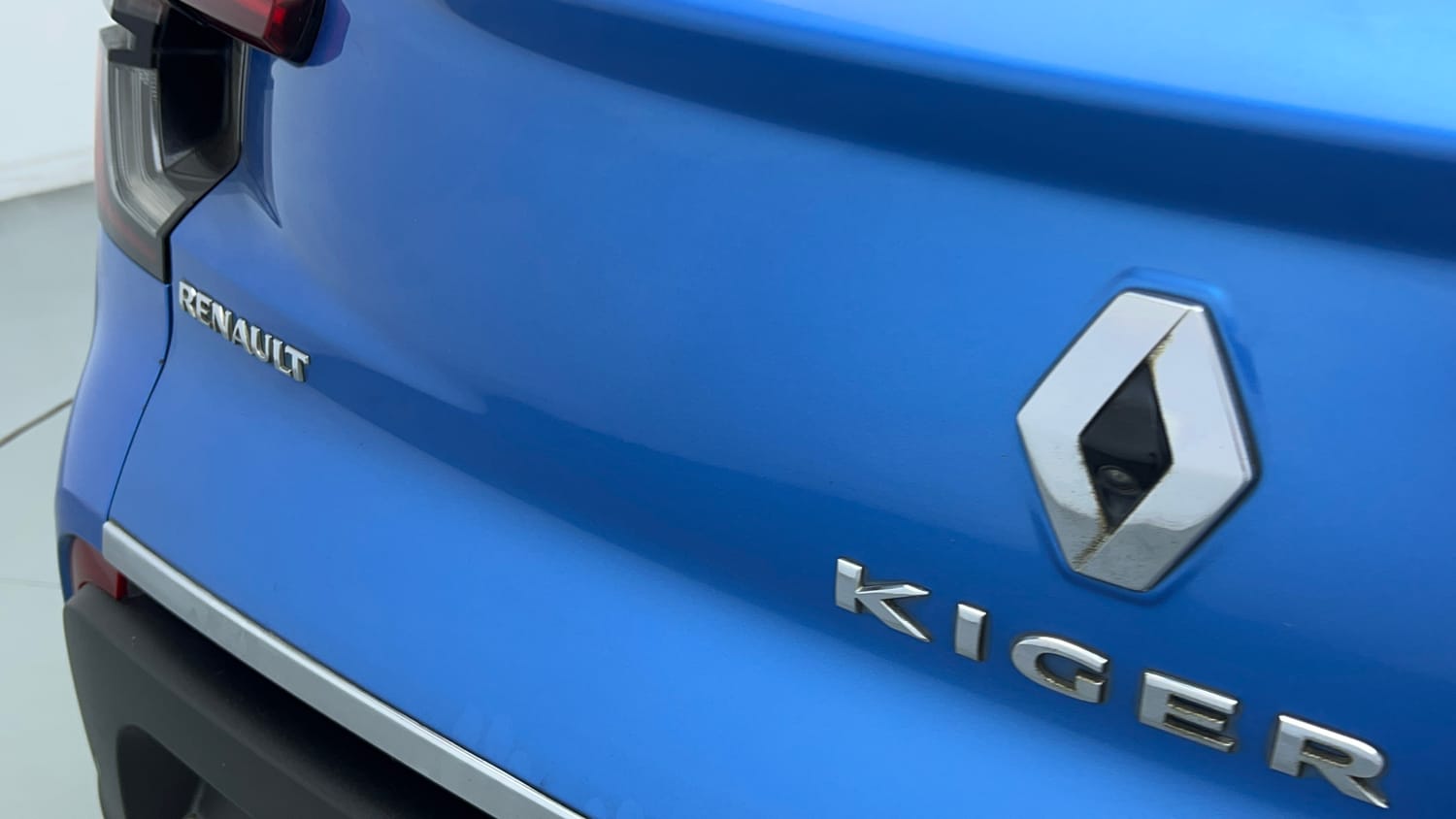 Used 2022 Renault Kiger RXZ Turbo CVT Dual Tone Petrol Automatic dents MINOR SCRATCH