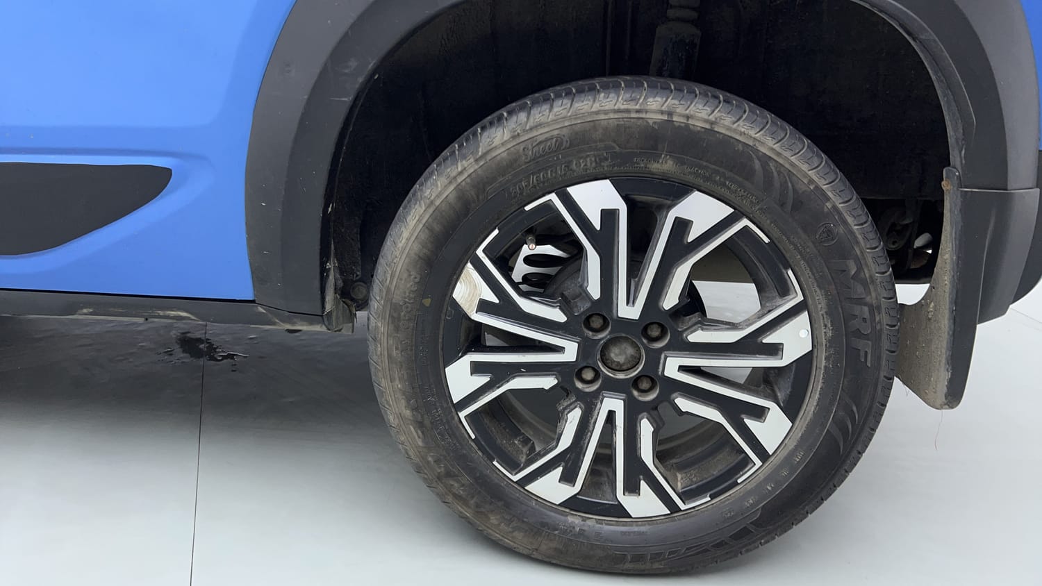 Used 2022 Renault Kiger RXZ Turbo CVT Dual Tone Petrol Automatic tyres LEFT REAR TYRE RIM VIEW