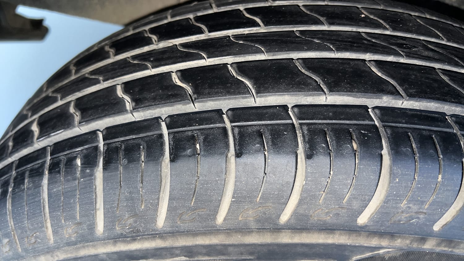 Used 2022 Renault Kiger RXZ Turbo CVT Dual Tone Petrol Automatic tyres RIGHT REAR TYRE TREAD VIEW