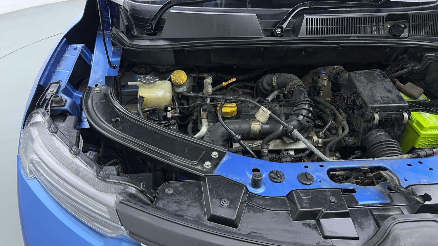 Used 2022 Renault Kiger RXZ Turbo CVT Dual Tone Petrol Automatic engine ENGINE RIGHT SIDE VIEW