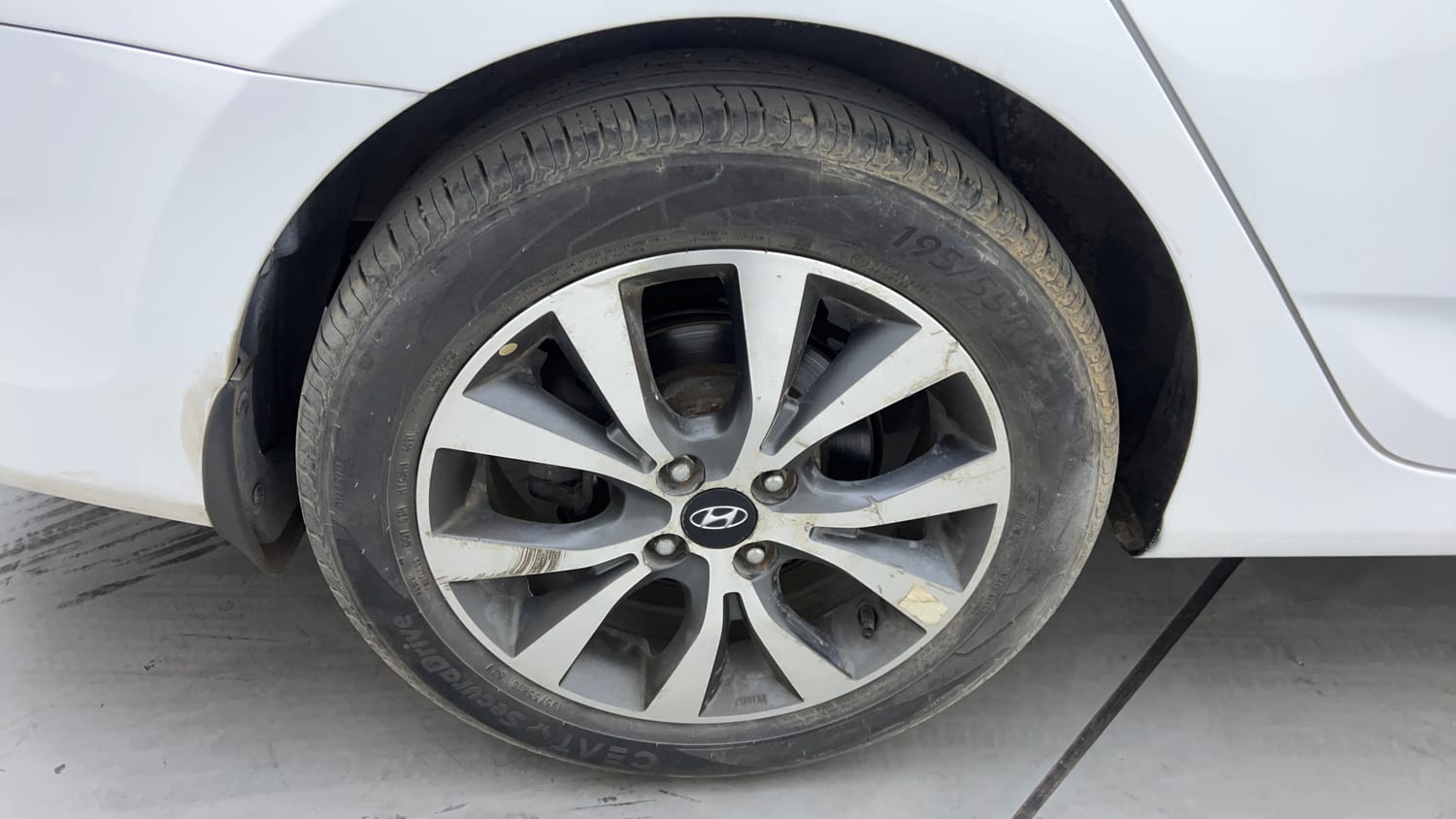 Used 2013 Hyundai Verna Fluidic 1.6 CRDi SX Diesel Manual tyres RIGHT REAR TYRE RIM VIEW