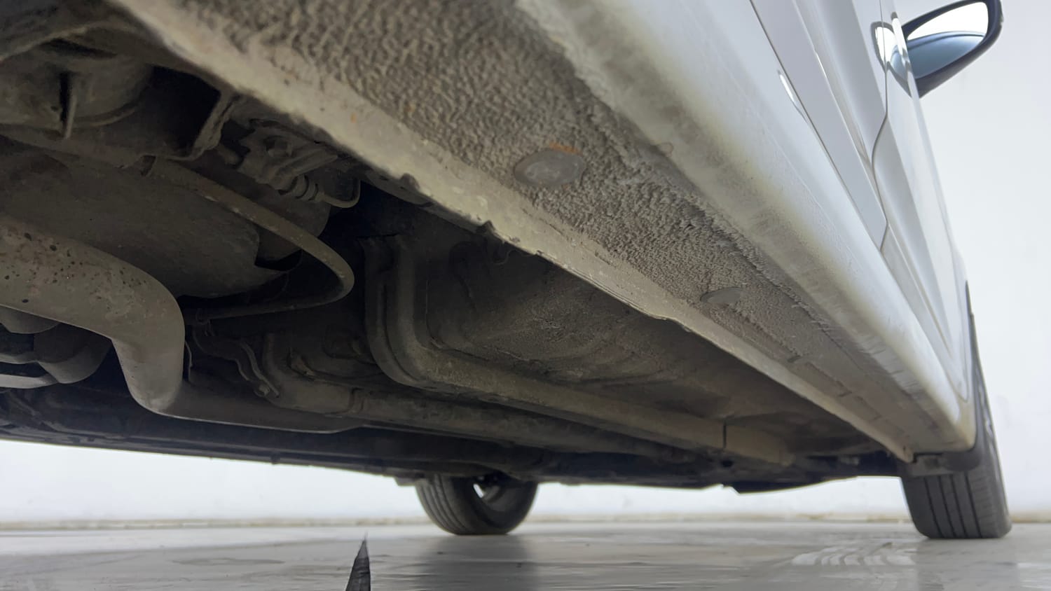 Used 2013 Hyundai Verna Fluidic 1.6 CRDi SX Diesel Manual extra REAR RIGHT UNDERBODY VIEW